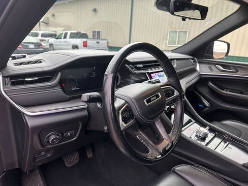 Used 2021 Jeep Grand Cherokee L Overland w/ Advanced Protech Group III image 12