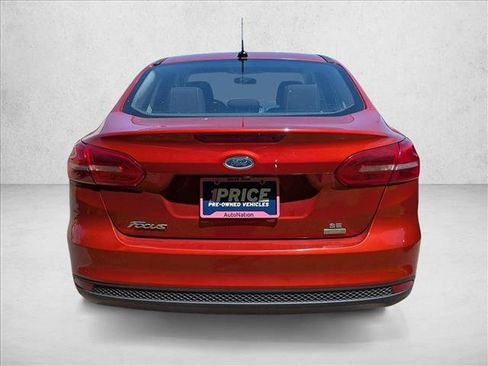Used 2018 Ford Focus SE FWD image 5