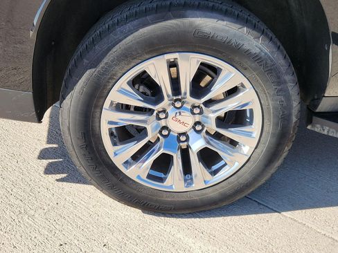 Used 2025 GMC Yukon XL Denali AWD/4WD image 30