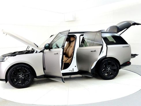 Used 2023 Land Rover Range Rover SE image 10