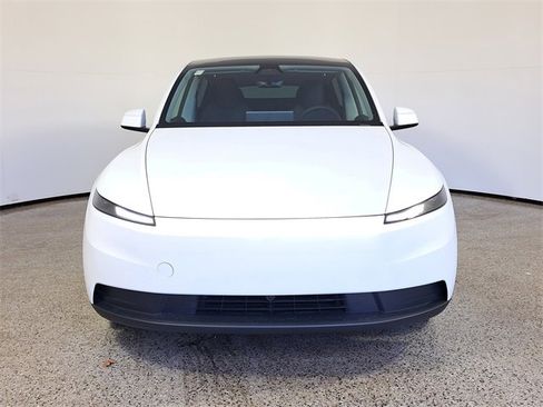 Used 2026 Tesla Model Y 2WD image 3