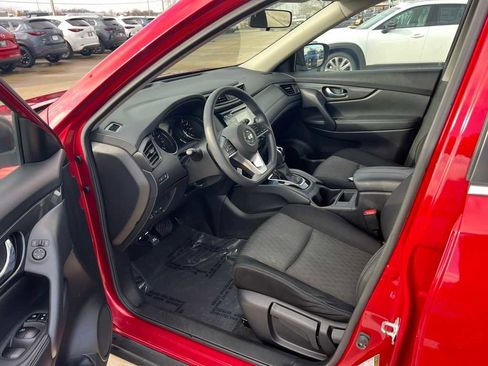 Used 2017 Nissan Rogue S image 2