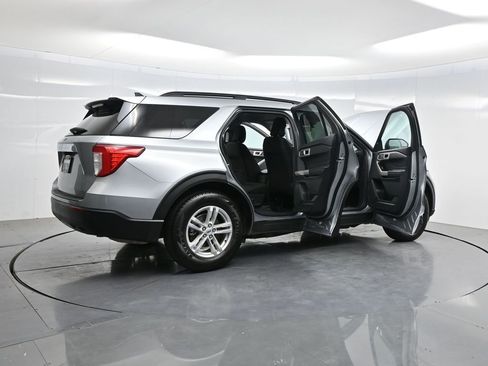 Used 2022 Ford Explorer XLT RWD image 5