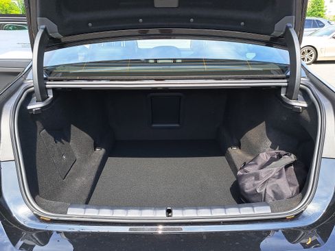 Certified 2025 BMW 750e xDrive image 13