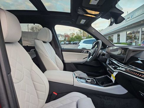 Used 2026 BMW X5 xDrive40i w/ Executive Package image 11