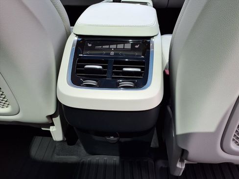 Certified 2023 Volvo XC90 B6 Core w/ Protection Package Premier image 16