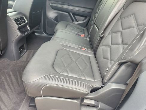 Used 2025 Volkswagen Atlas Cross Sport SE FWD image 30