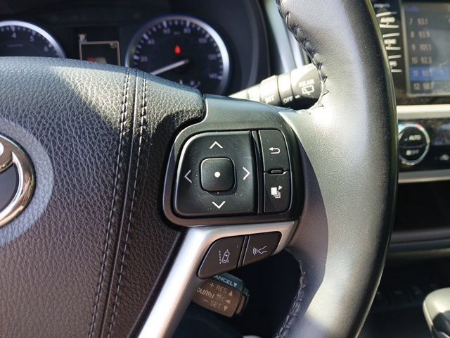 Used 2019 Toyota Highlander XLE AWD/4WD image 37