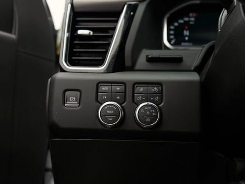 Used 2024 GMC Sierra 2500 Denali Ultimate AWD/4WD image 16