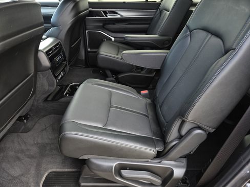 New 2025 Jeep Wagoneer Series II w/ Convenience Group I image 16