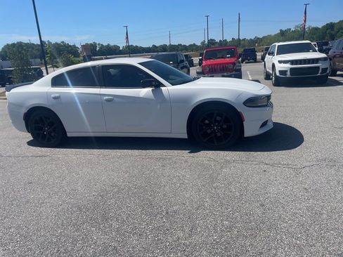 Used 2022 Dodge Charger SXT w/ Blacktop Package image 18