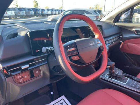 New 2026 Kia Sportage SX image 9