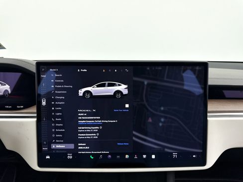 Used 2022 Tesla Model X image 30