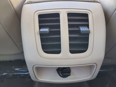 Used 2010 Ford Taurus SEL image 30