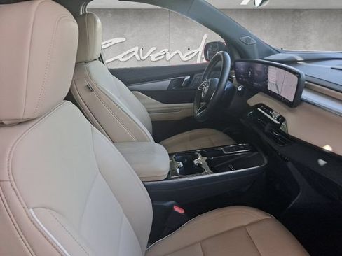 Used 2025 Buick Enclave Preferred w/ Power Package FWD image 30