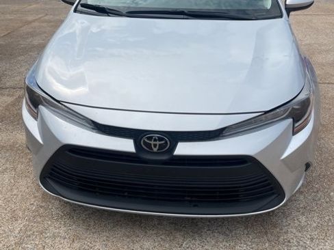 Used 2024 Toyota Corolla LE image 2