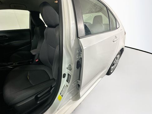 Used 2022 Toyota Corolla LE FWD image 12