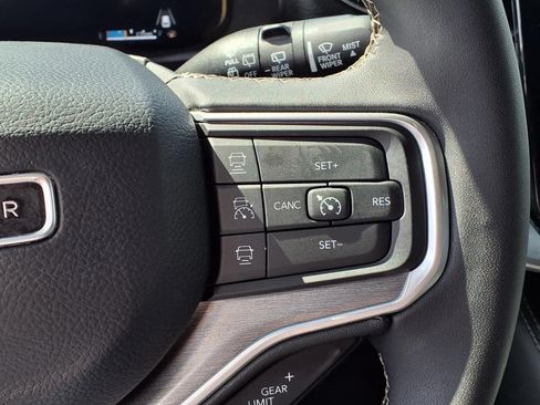 Used 2025 Jeep Wagoneer 2WD w/ Premium Group I image 23
