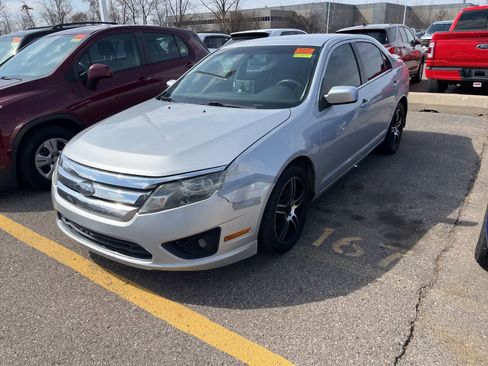 Used 2010 Ford Fusion SE image 1