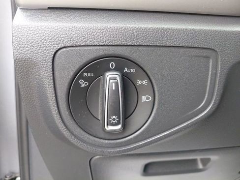 Used 2023 Volkswagen Atlas SE image 19