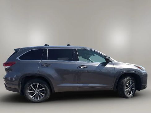 Used 2017 Toyota Highlander XLE image 8