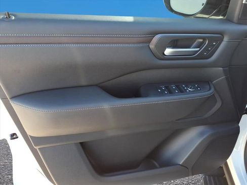 New 2026 Nissan Armada SL w/ Captain's Chari Seat Package image 16