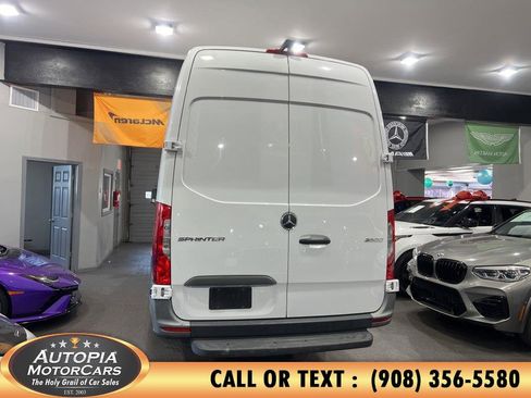 Used 2022 Mercedes-Benz Sprinter 3500 image 4