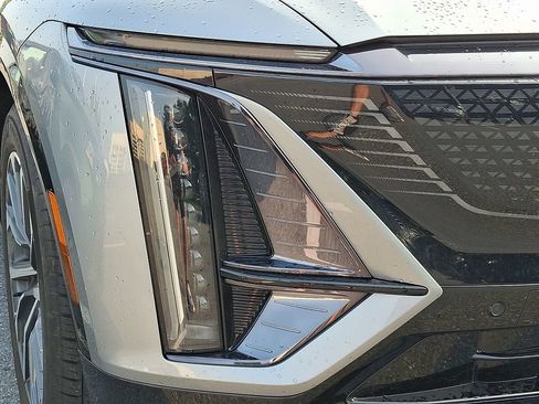 Used 2025 Cadillac Lyriq Sport w/ LPO, Floor Liner Package AWD/4WD image 7