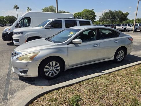 Used 2015 Nissan Altima 2.5 S w/ Power Driver Seat Package FWD image 3