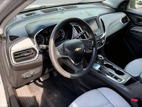 Used 2020 Chevrolet Equinox LS w/ LS Convenience Package FWD image 16