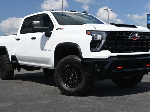 New 2026 Chevrolet Silverado 2500 ZR2 AWD/4WD image 2
