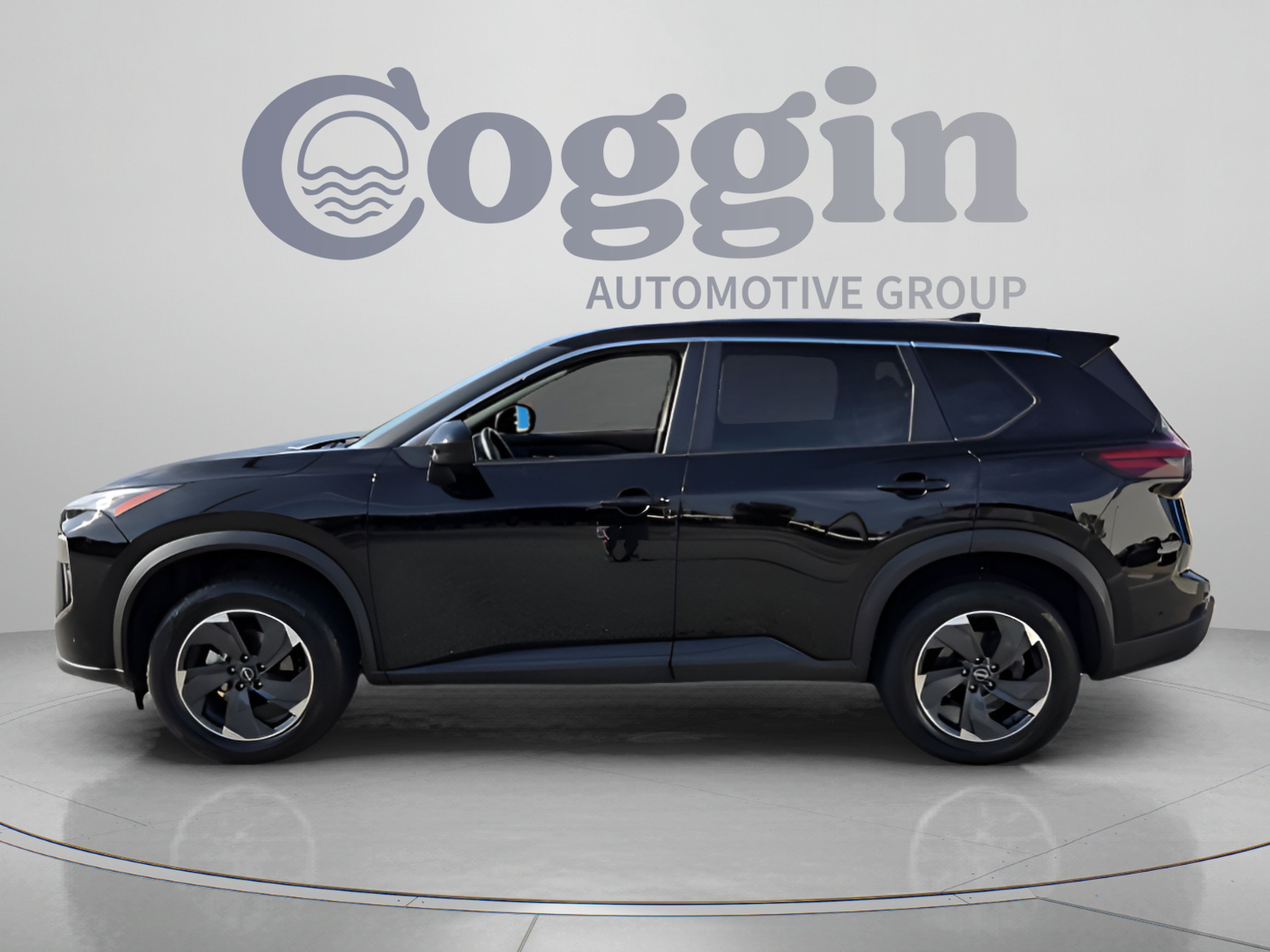 Used 2025 Nissan Rogue SV AWD/4WD image 2