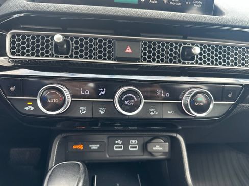 Used 2023 Honda Civic Touring image 4