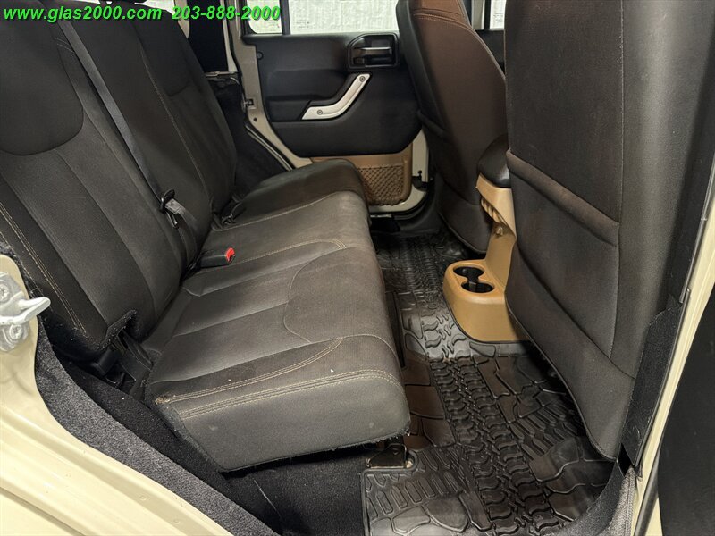 Used 2017 Jeep Wrangler Unlimited Sahara AWD/4WD image 10