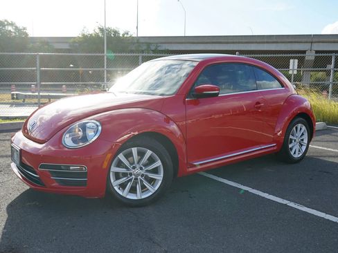 Used 2019 Volkswagen Beetle 2.0T SE FWD image 3