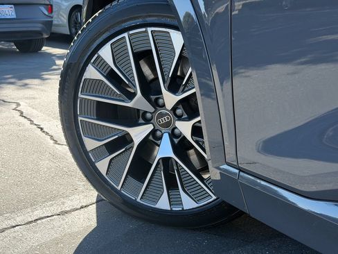 Used 2024 Audi Q8 e-tron Premium Plus w/ Premium Plus Package AWD/4WD image 9