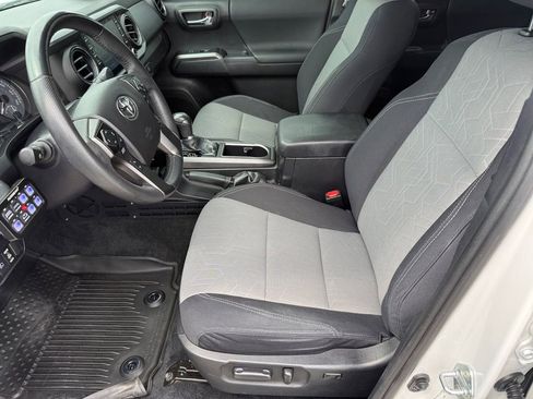 Used 2021 Toyota Tacoma TRD Off-Road AWD/4WD image 10