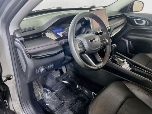 Used 2022 Jeep Compass Trailhawk AWD/4WD image 9