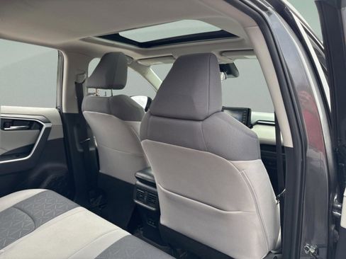 Used 2022 Toyota RAV4 XLE w/ Convenience Package image 33