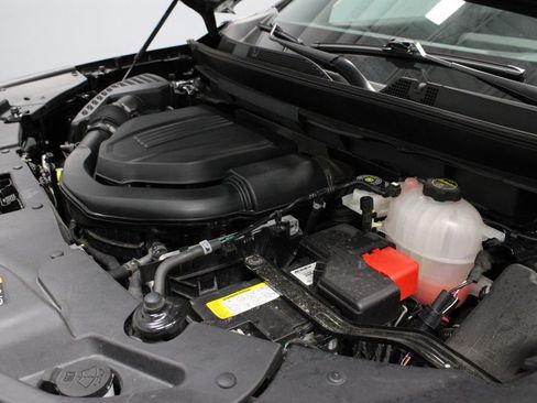 Used 2025 Chevrolet Traverse LT AWD/4WD image 13
