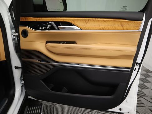 Used 2022 Jeep Grand Wagoneer Series III w/ Flexible Seating Group image 27