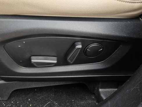 Used 2020 Ford Explorer XLT w/ Equipment Group 202A image 25