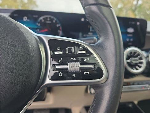 Used 2022 Mercedes-Benz GLB 250 image 19