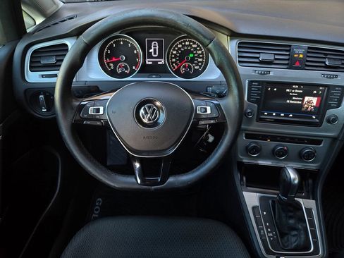 Used 2017 Volkswagen Golf S image 13