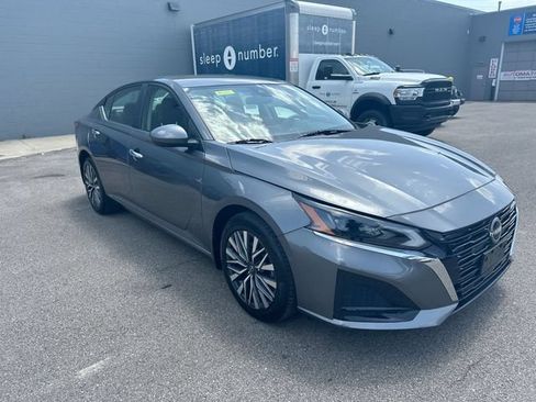 Used 2023 Nissan Altima 2.5 SV AWD/4WD image 11