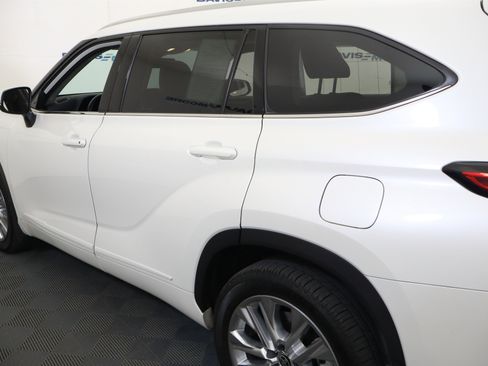 Used 2021 Toyota Highlander Limited AWD/4WD image 11