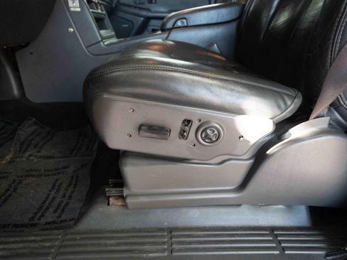 Used 2004 Chevrolet Silverado 2500 LT w/ Heavy-Duty Power Package image 12