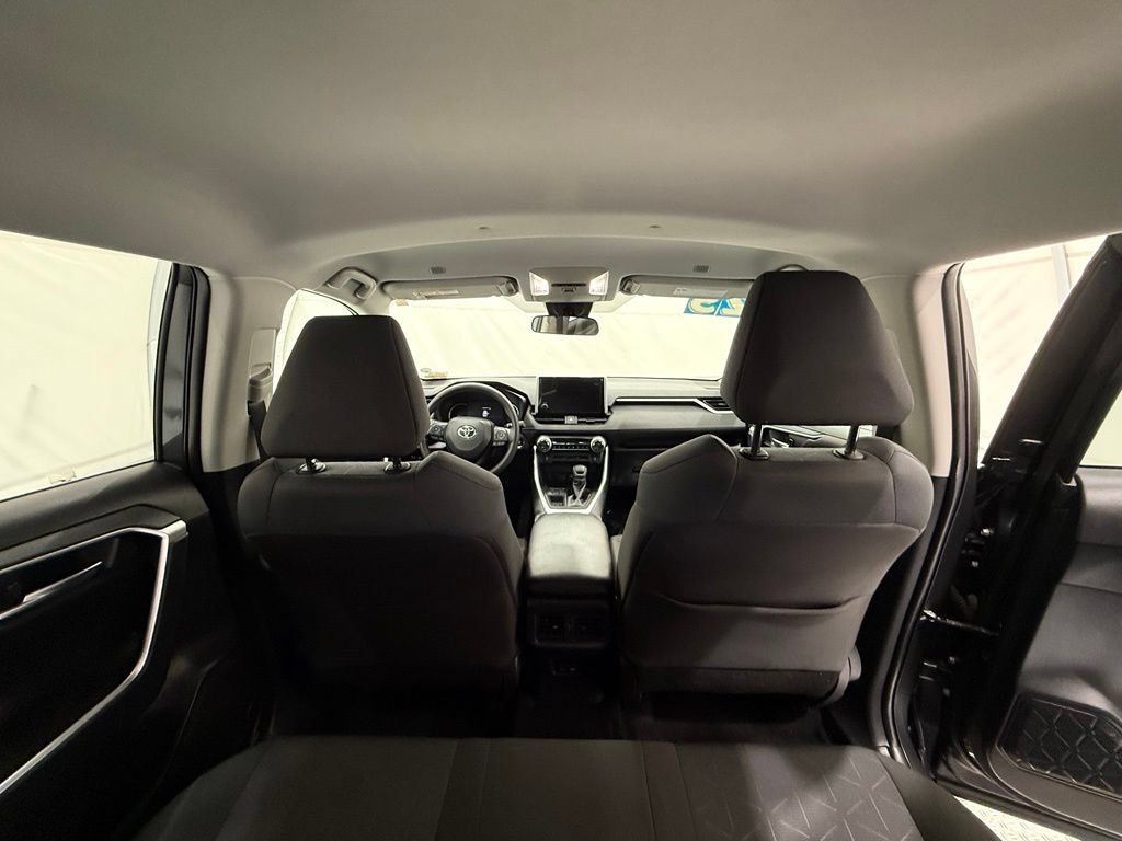 Used 2025 Toyota RAV4 XLE FWD image 27