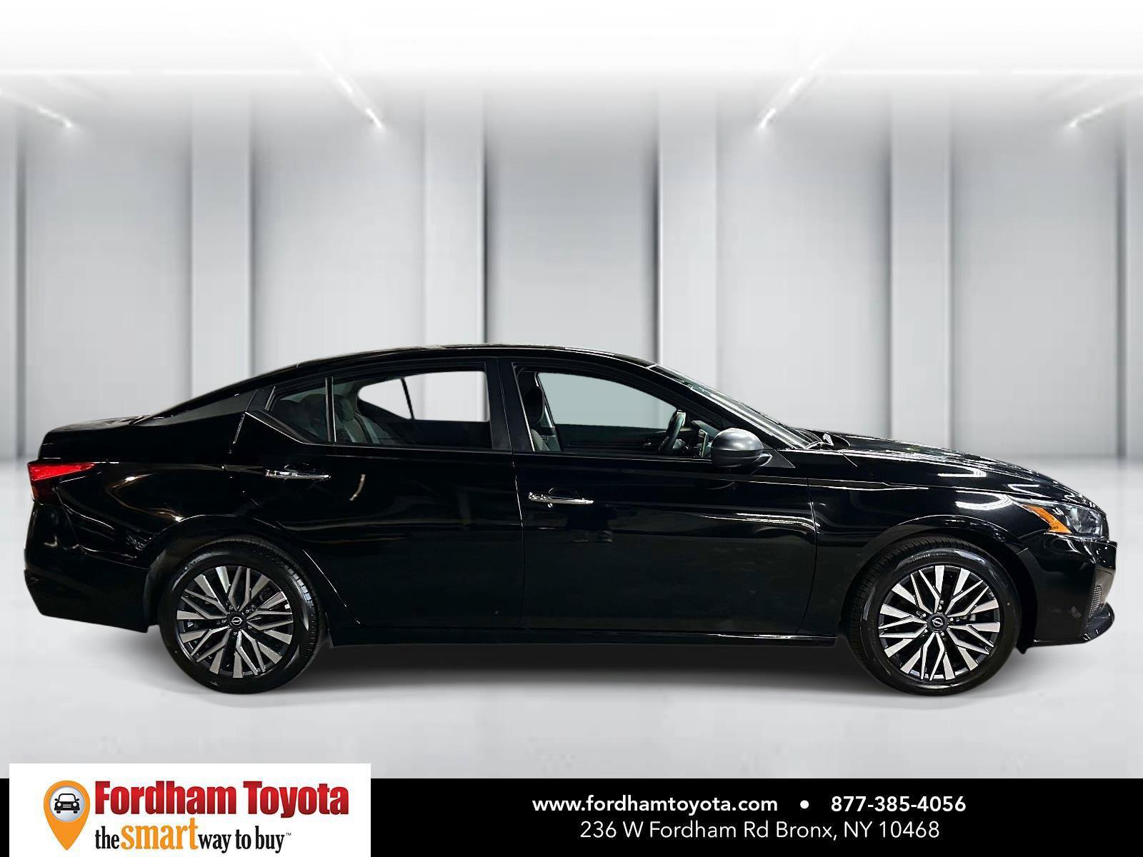 Used 2025 Nissan Altima 2.5 SV FWD image 2