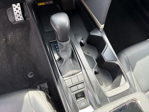 Used 2025 Toyota Camry SE image 28